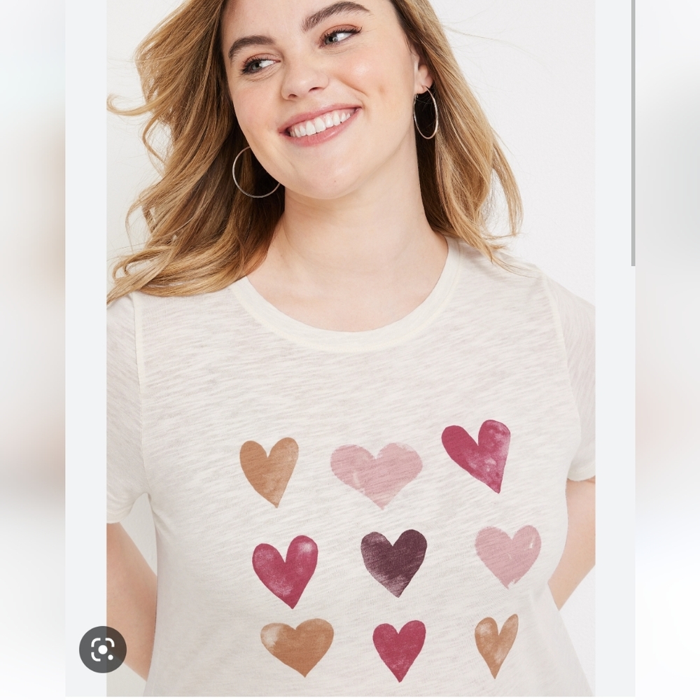 NWT! Maurices Ecru Plus Size Stacked Hearts Graphic Tee~ Size 1X